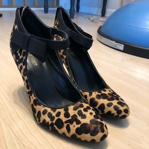 Animal print heels with bow